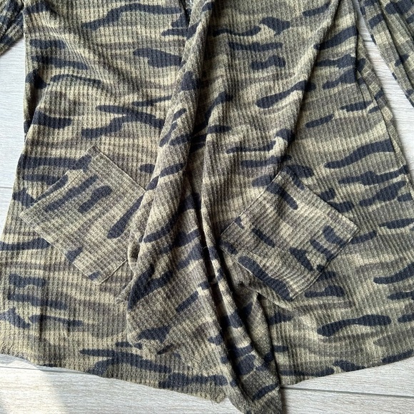 Retrology Camo Hooded Open  Front Cardigan - Picture 7 of 14